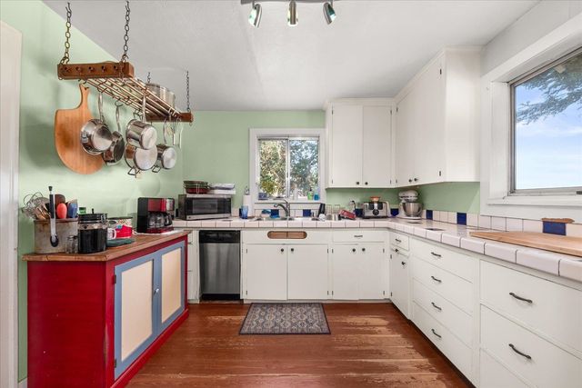8410 W Valley Rd, Clayton, WA 99110