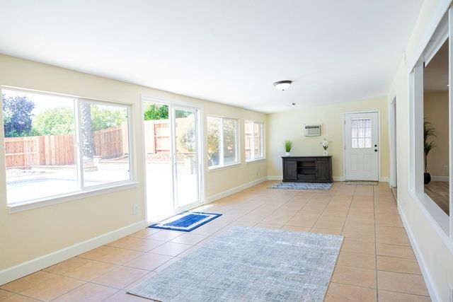 5994 Jeanine Dr, Sacramento, CA 95842