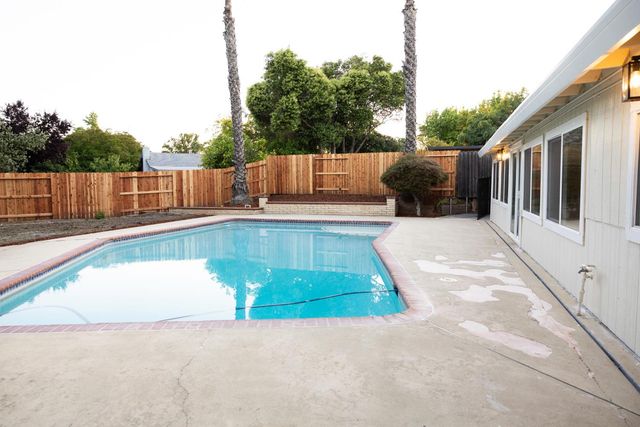 5994 Jeanine Dr, Sacramento, CA 95842