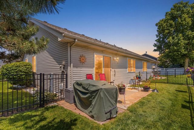 26321 S Magnolia Lane, Channahon, IL 60410