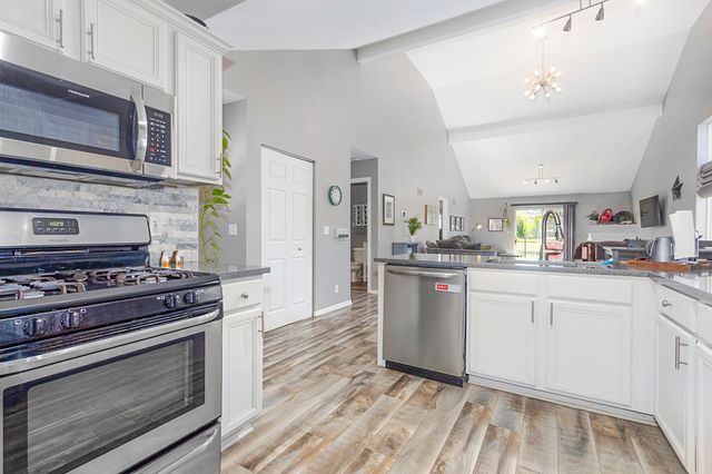 26321 S Magnolia Lane, Channahon, IL 60410