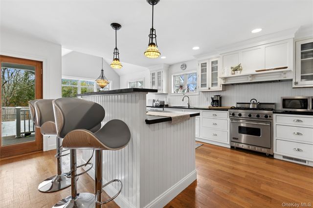 10 Foxboro Road, East Quogue, NY 11946