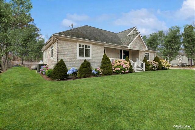 10 Foxboro Road, East Quogue, NY 11946