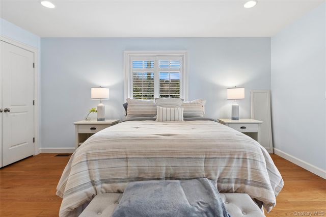 10 Foxboro Road, East Quogue, NY 11946