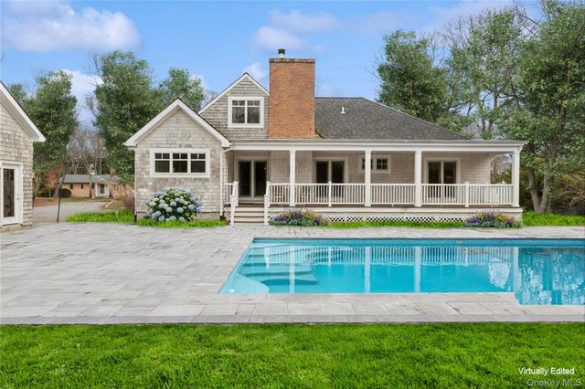 10 Foxboro Road, East Quogue, NY 11946