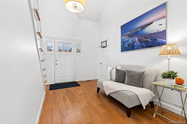 10 Foxboro Road, East Quogue, NY 11946