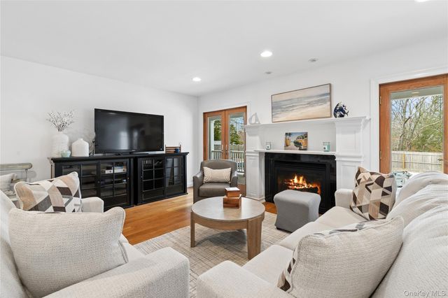 10 Foxboro Road, East Quogue, NY 11946