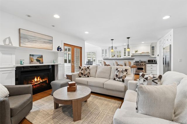 10 Foxboro Road, East Quogue, NY 11946