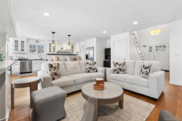 10 Foxboro Road, East Quogue, NY 11946