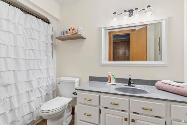 3215 Driftwood Drive, Manhattan, KS 66503