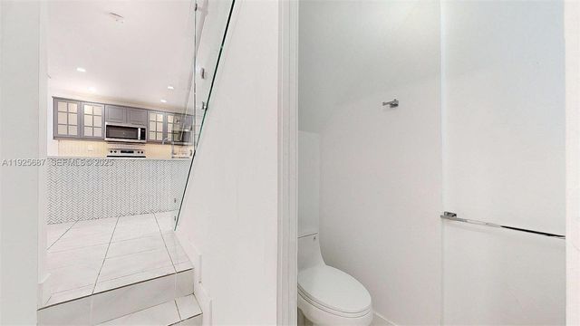 8212 NW 8th Pl 2, Plantation, FL 33324