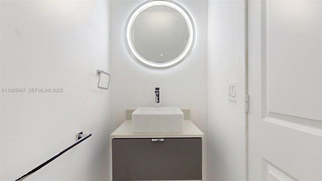 8212 NW 8th Pl 2, Plantation, FL 33324