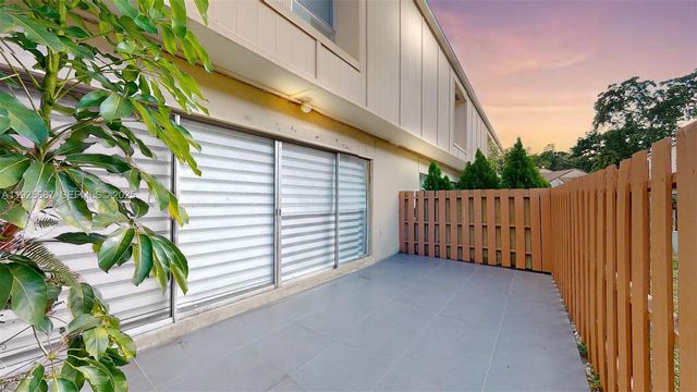 8212 NW 8th Pl 2, Plantation, FL 33324