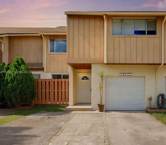 8212 NW 8th Pl 2, Plantation, FL 33324