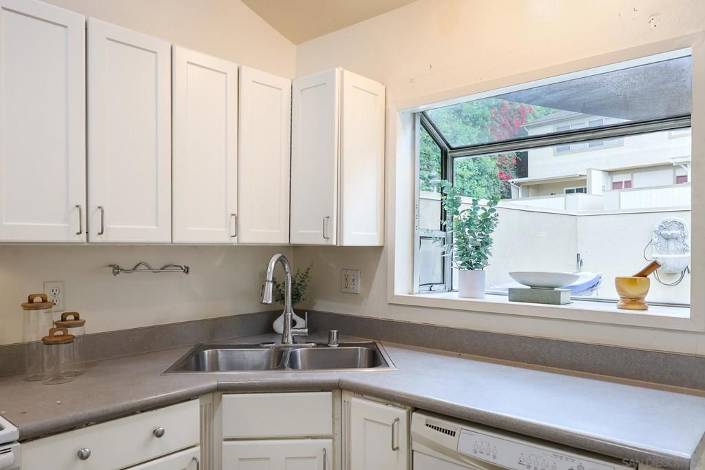 Image 22 of property listing at 7700 Parkway Dr Unit 2, La Mesa, CA 91942
