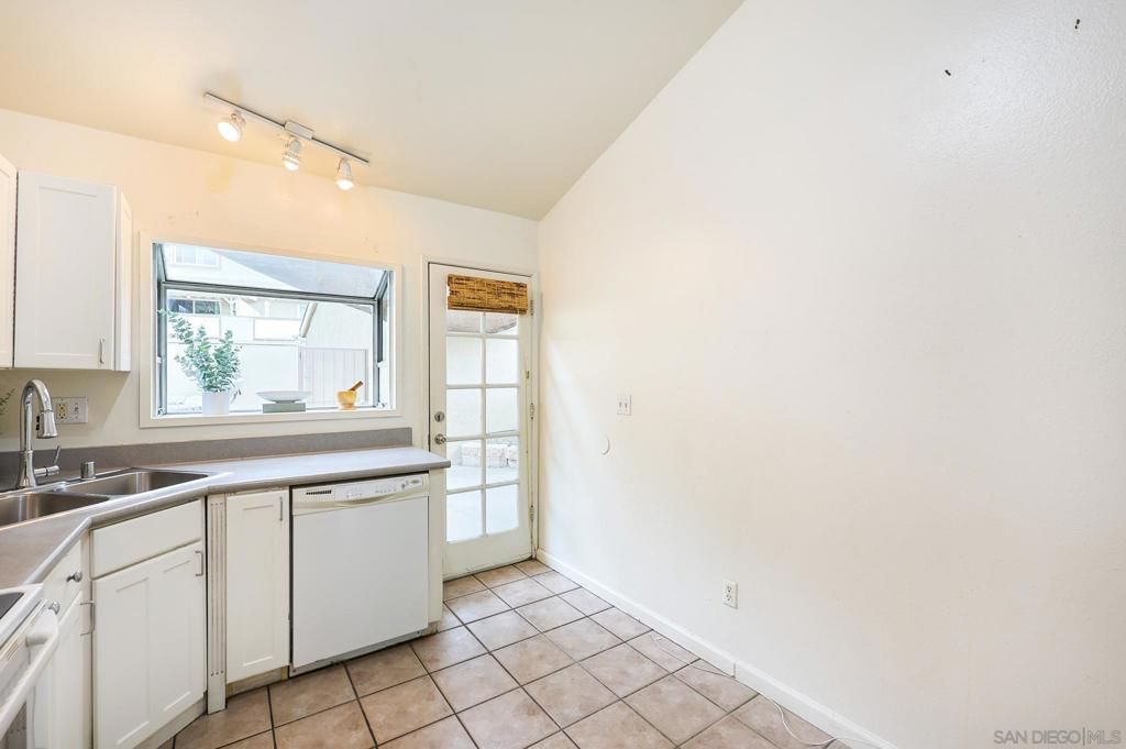 Image 23 of property listing at 7700 Parkway Dr Unit 2, La Mesa, CA 91942