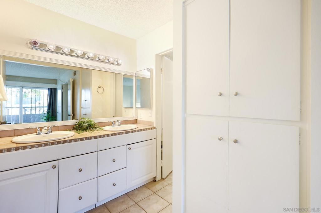 Image 2 of property listing at 7700 Parkway Dr Unit 2, La Mesa, CA 91942