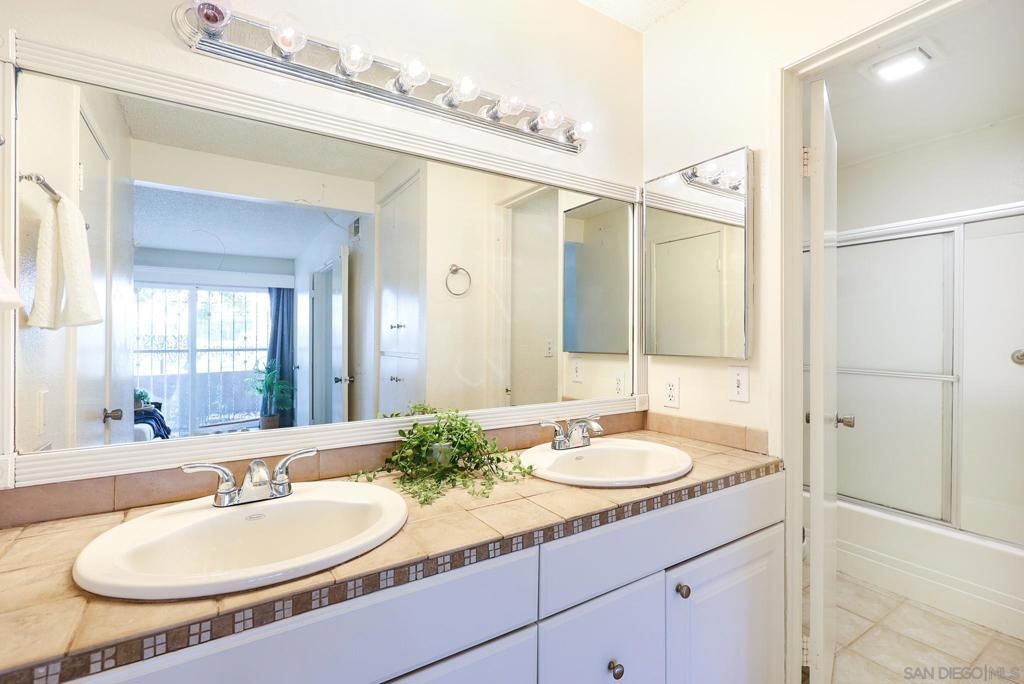 Image 3 of property listing at 7700 Parkway Dr Unit 2, La Mesa, CA 91942