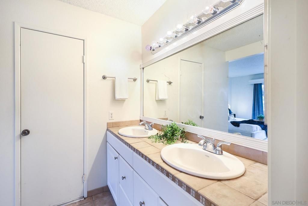 Image 5 of property listing at 7700 Parkway Dr Unit 2, La Mesa, CA 91942