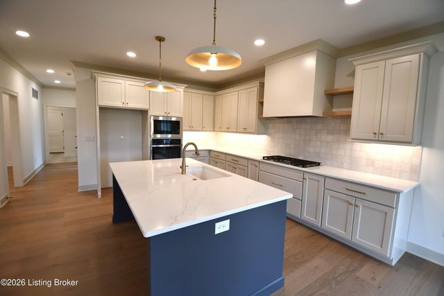 134 Noblewood Blvd, Jeffersonville, IN 47130