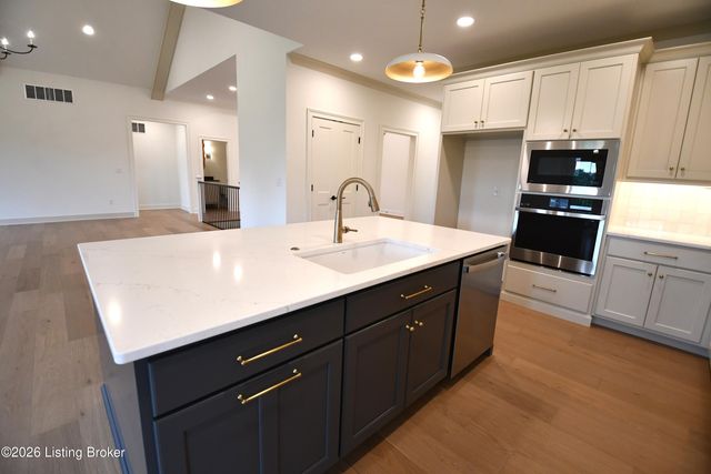 134 Noblewood Blvd, Jeffersonville, IN 47130