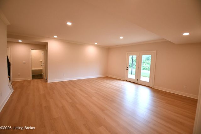 134 Noblewood Blvd, Jeffersonville, IN 47130