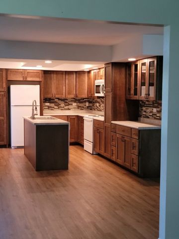 943 Clark Drive 943, Gurnee, IL 60031
