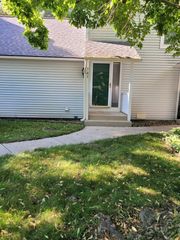 943 Clark Drive 943, Gurnee, IL 60031