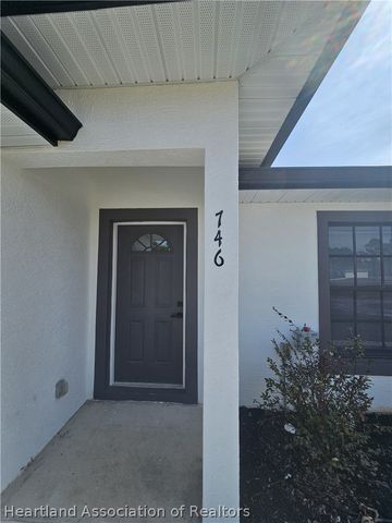 746 Kingfisher Avenue NW, Lake Placid, FL 33852