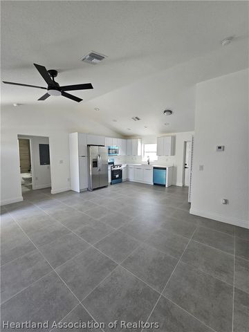 746 Kingfisher Avenue NW, Lake Placid, FL 33852