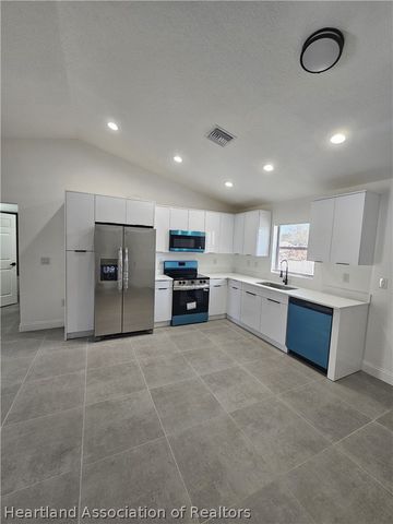 746 Kingfisher Avenue NW, Lake Placid, FL 33852