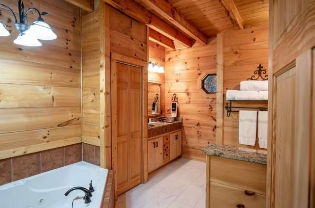 298 Eagle Lake Rd, Coalmont, TN 37313