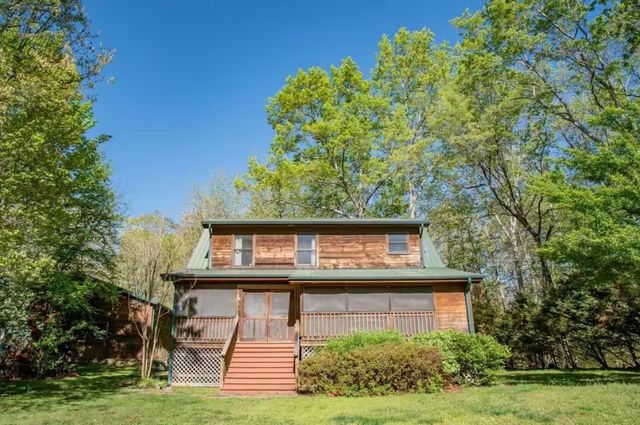 298 Eagle Lake Rd, Coalmont, TN 37313