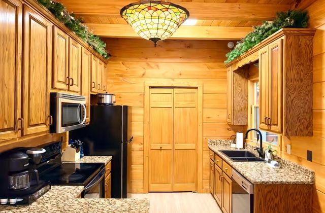 298 Eagle Lake Rd, Coalmont, TN 37313