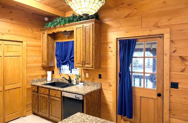 298 Eagle Lake Rd, Coalmont, TN 37313