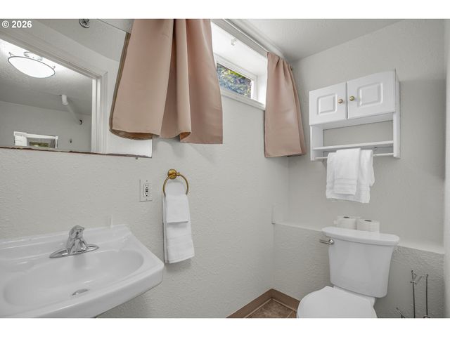 6740 N WILLAMETTE Blvd, Portland, OR 97203