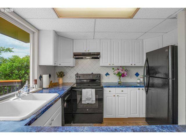 6740 N WILLAMETTE Blvd, Portland, OR 97203