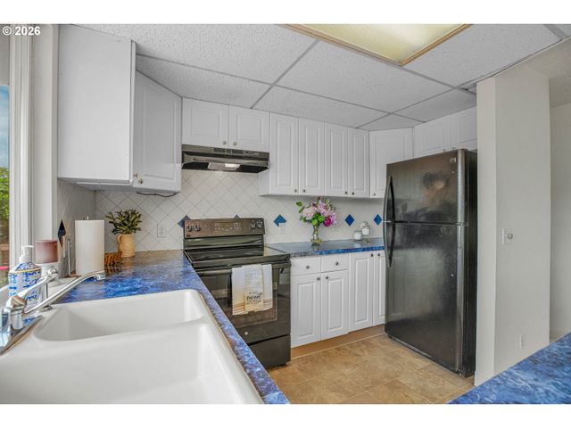 6740 N WILLAMETTE Blvd, Portland, OR 97203
