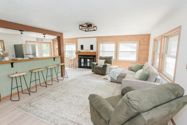 20390 Catfish Lane, Wheatland, MO 65779