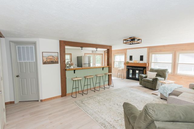 20390 Catfish Lane, Wheatland, MO 65779