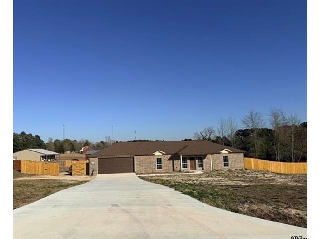 12421 Star Village Lane, Winona, TX 75792