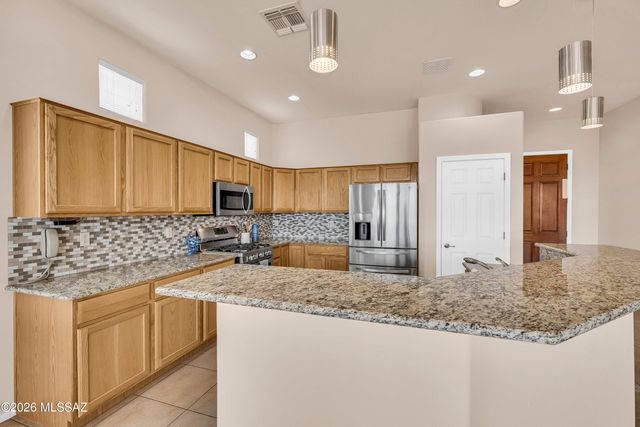 1012 W Mountain Stone Drive, Green Valley, AZ 85614