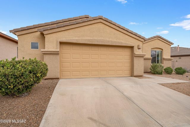 1012 W Mountain Stone Drive, Green Valley, AZ 85614