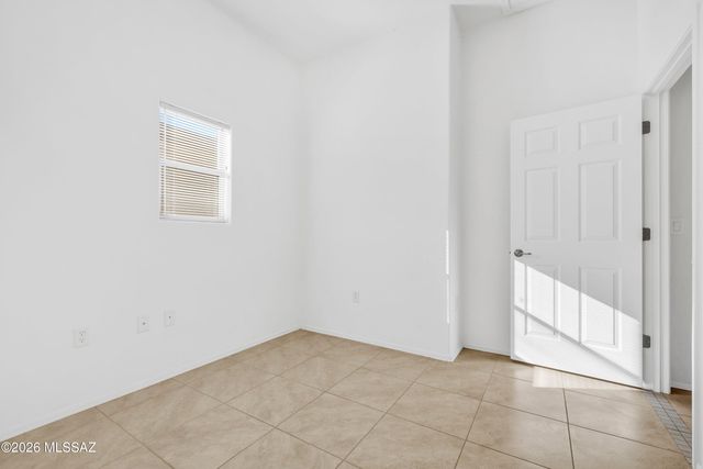 1012 W Mountain Stone Drive, Green Valley, AZ 85614