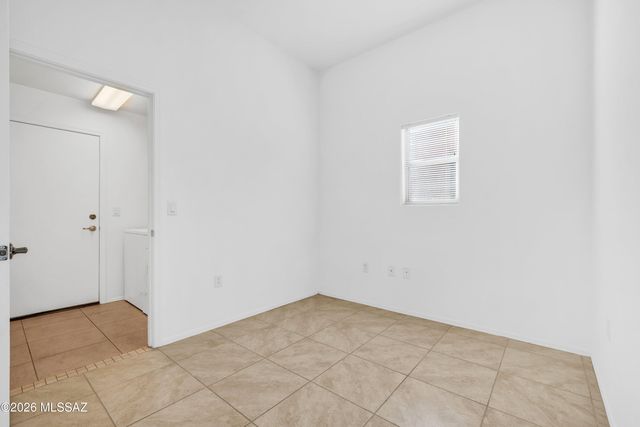 1012 W Mountain Stone Drive, Green Valley, AZ 85614