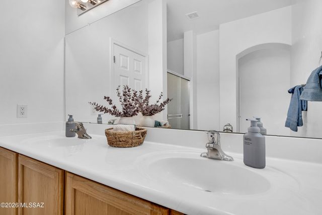 1012 W Mountain Stone Drive, Green Valley, AZ 85614