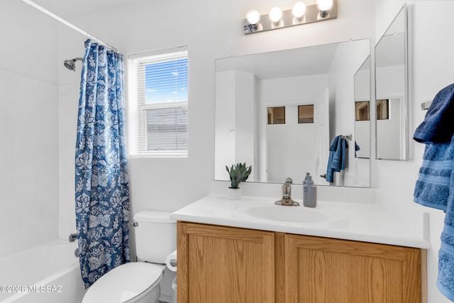 1012 W Mountain Stone Drive, Green Valley, AZ 85614