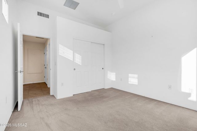 1012 W Mountain Stone Drive, Green Valley, AZ 85614