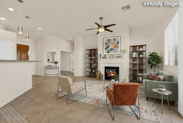 1012 W Mountain Stone Drive, Green Valley, AZ 85614