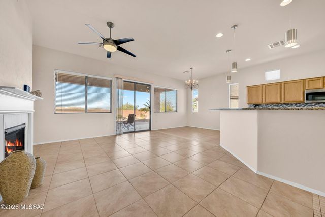 1012 W Mountain Stone Drive, Green Valley, AZ 85614